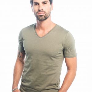 טישרט צווארון V
